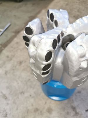 5-7/8 Inch Outer Diameter 5 Blade PDC Matrix Body Drill Bit API Reg Rock Drilling Tool