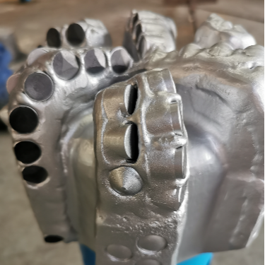 6-5/8 inci Diameter S613 PDC Bor Bit API Reg Alat Pengeboran